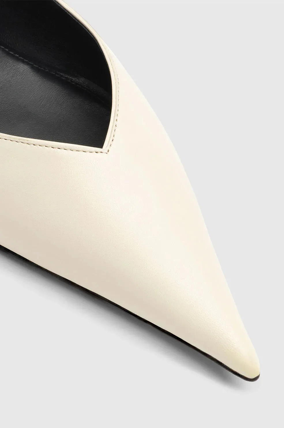 Nikki Flats - White