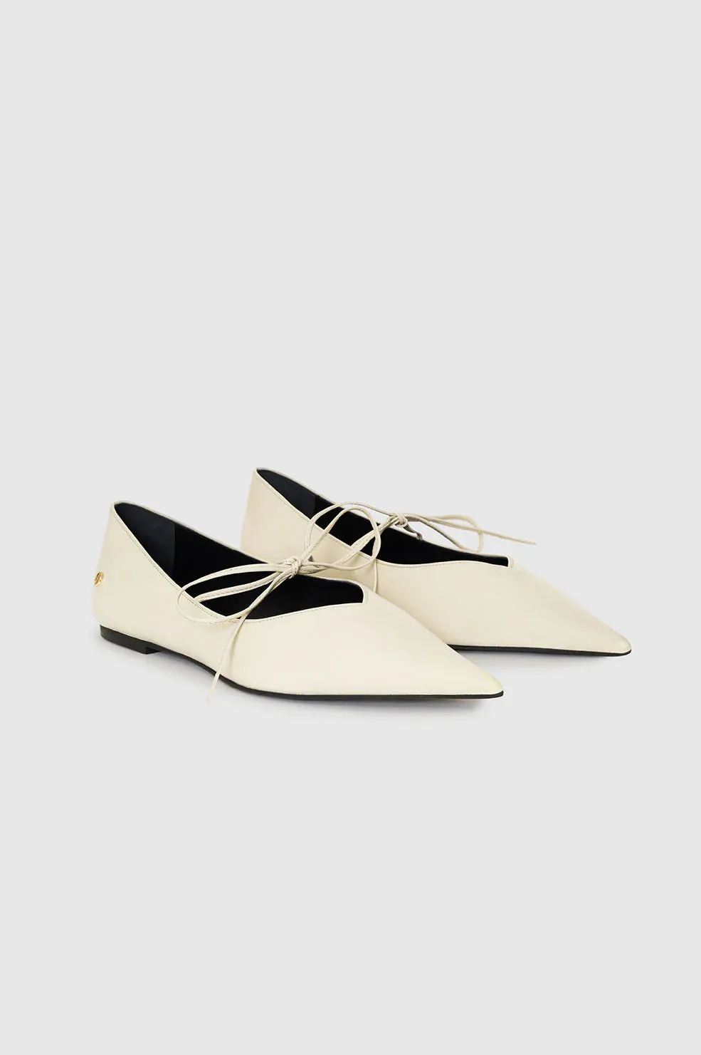 Nikki Flats - White