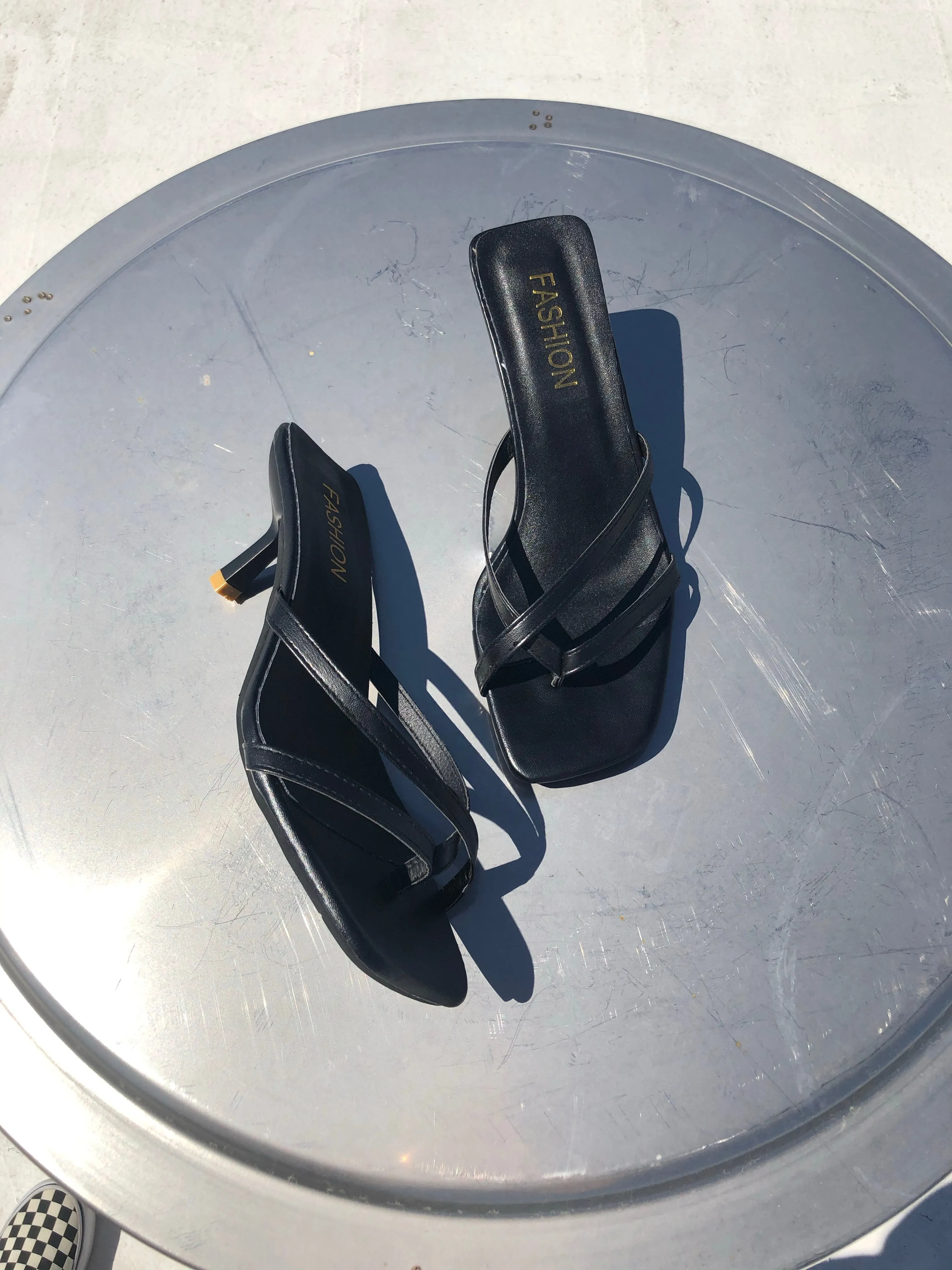 Toe Strap Sandals / 7.5